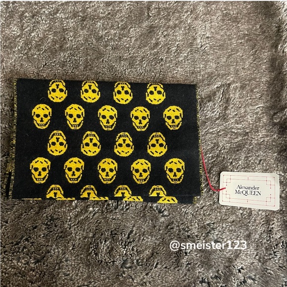 RARE Alexander McQueen black/Yellow Skull Scarf - Picture 6 of 6